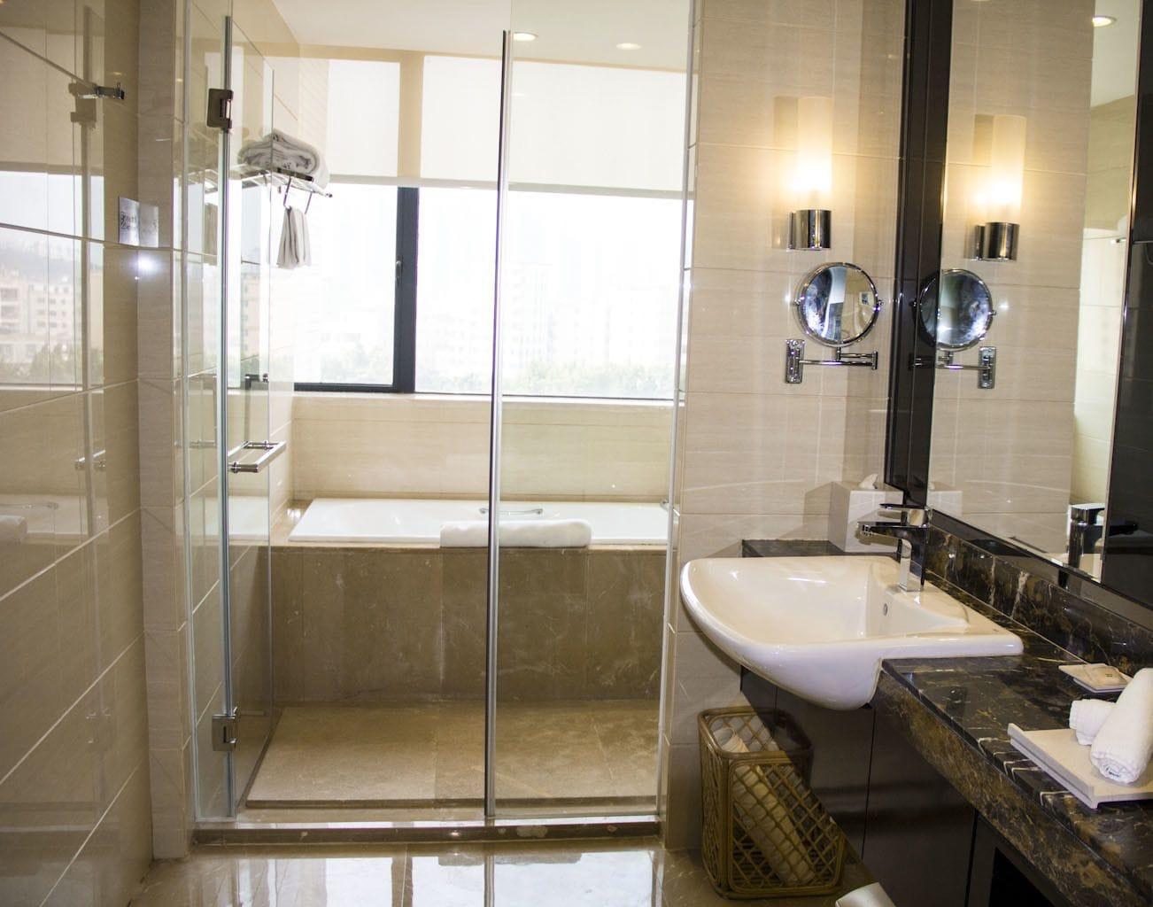 Haoyin Gloria Plaza Hotel Guangzhou Bagian luar foto