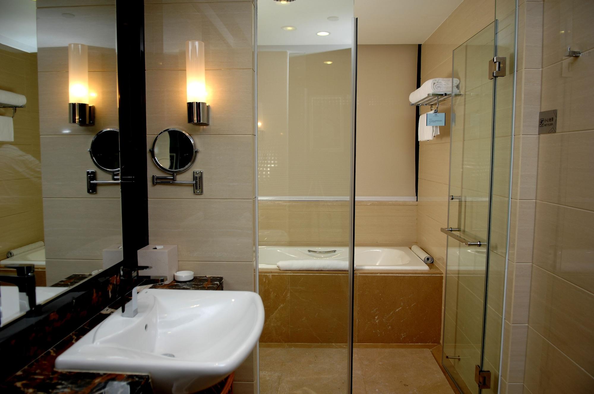 Haoyin Gloria Plaza Hotel Guangzhou Bagian luar foto