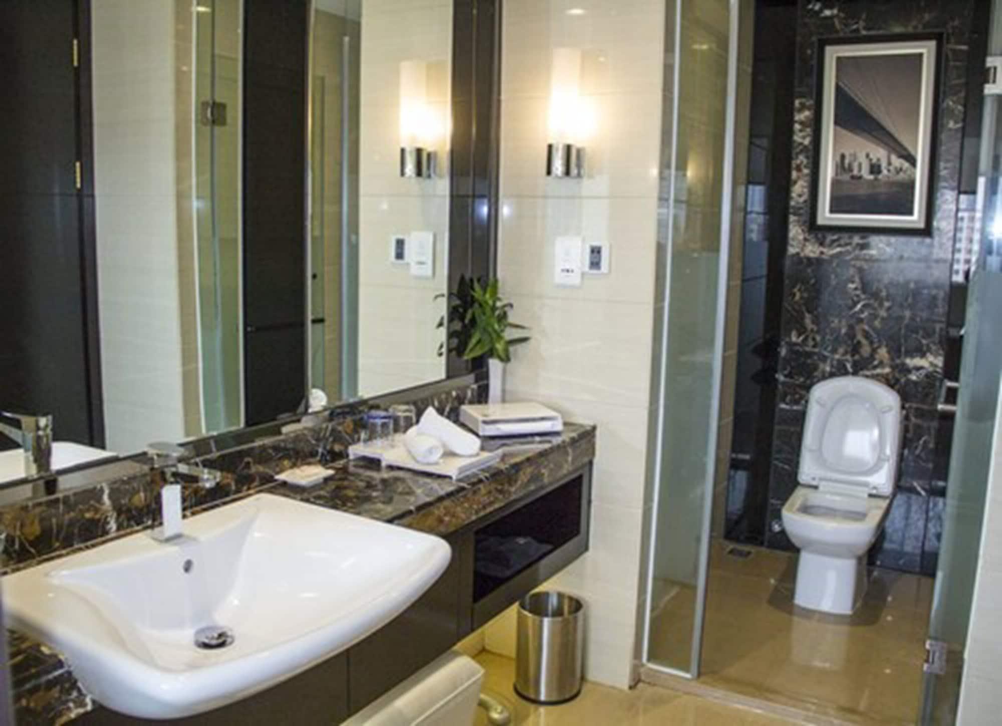 Haoyin Gloria Plaza Hotel Guangzhou Bagian luar foto