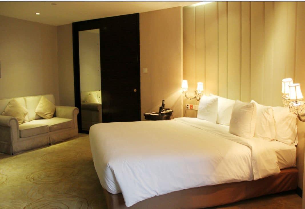 Haoyin Gloria Plaza Hotel Guangzhou Bagian luar foto
