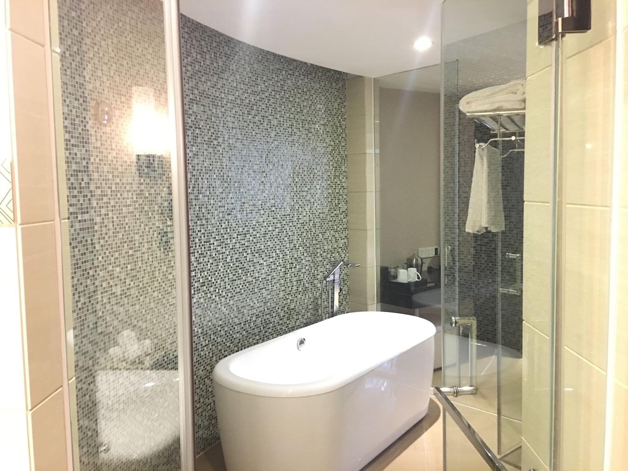 Haoyin Gloria Plaza Hotel Guangzhou Bagian luar foto