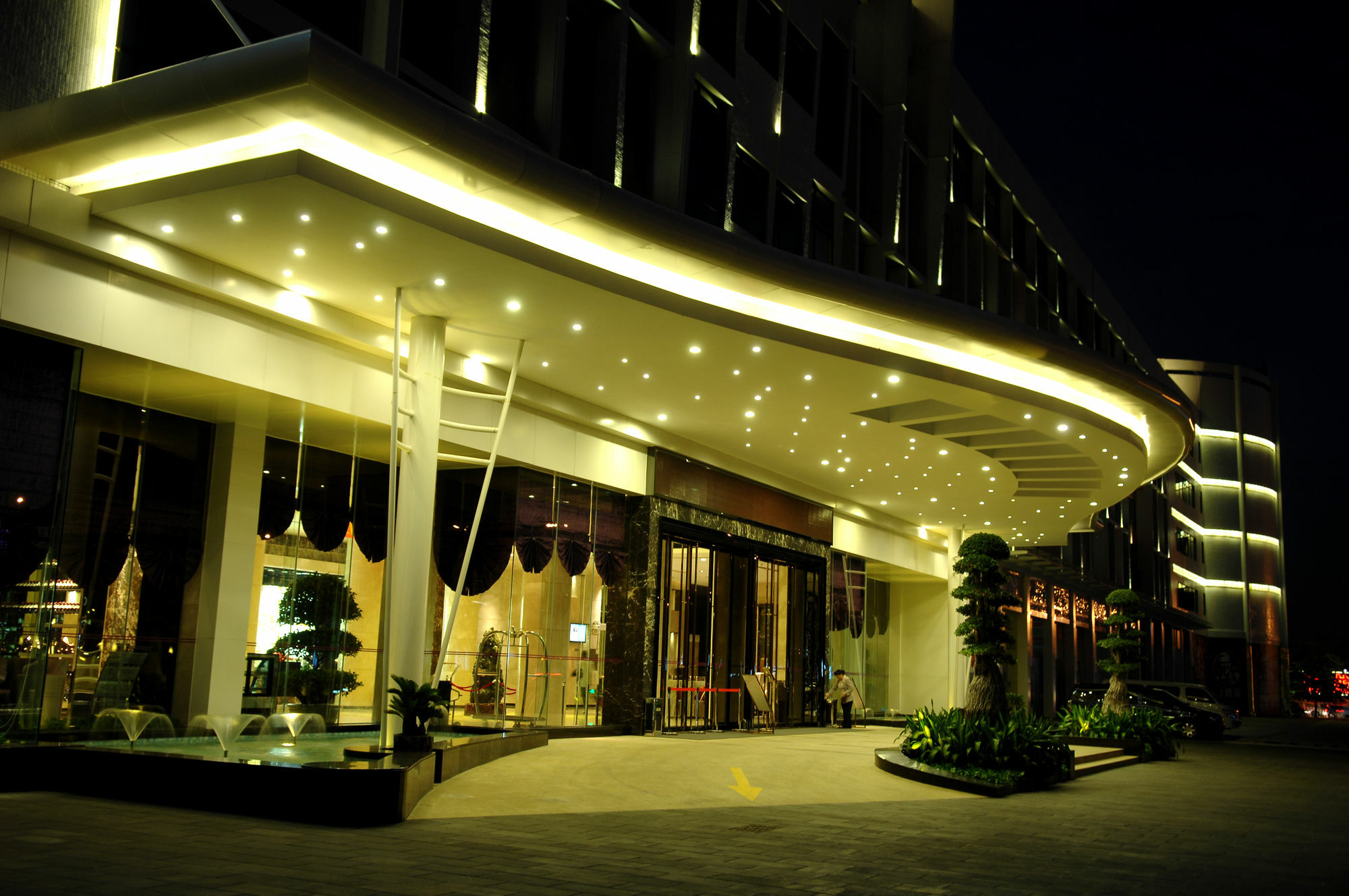 Haoyin Gloria Plaza Hotel Guangzhou Bagian luar foto