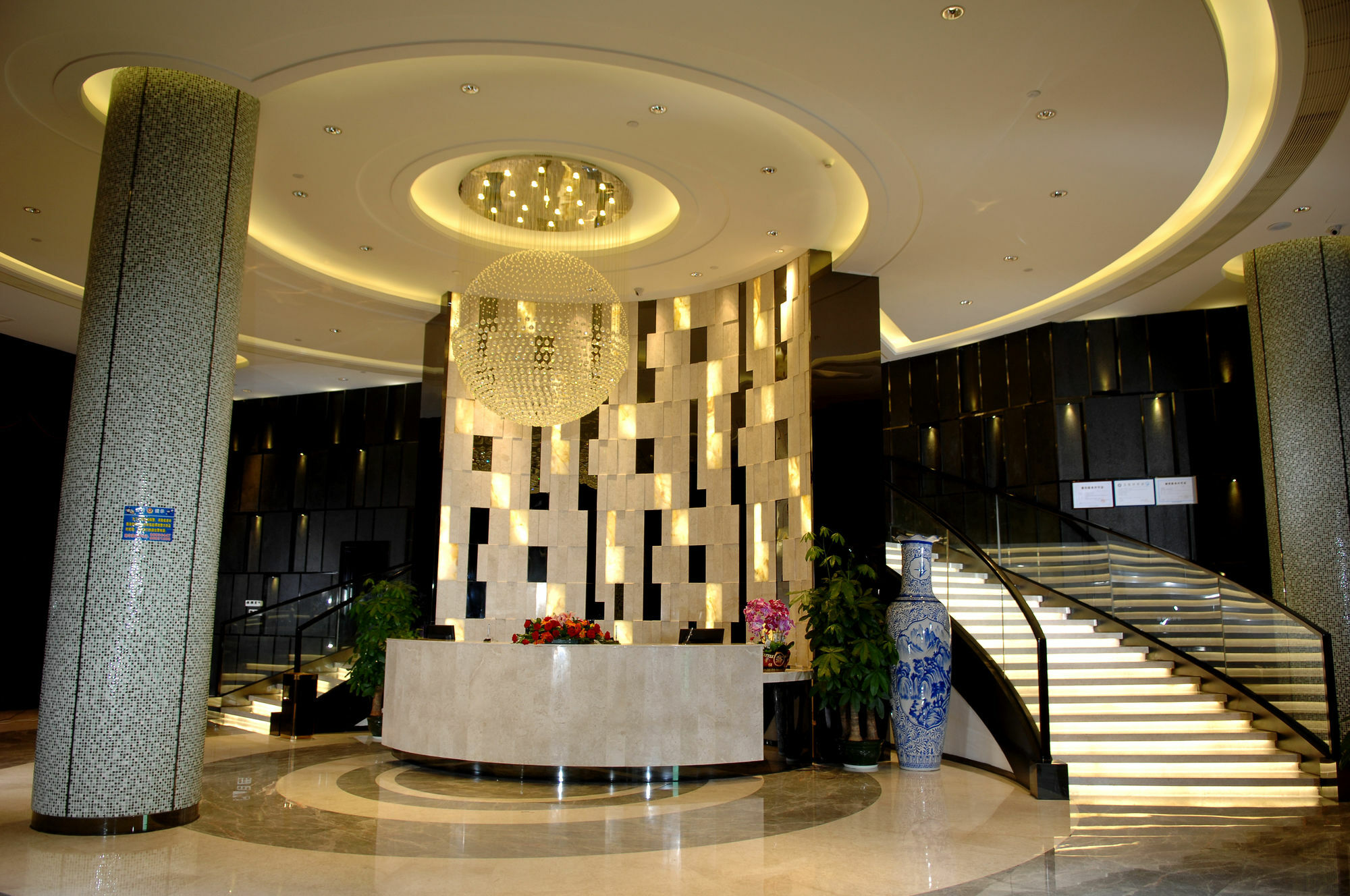 Haoyin Gloria Plaza Hotel Guangzhou Bagian luar foto